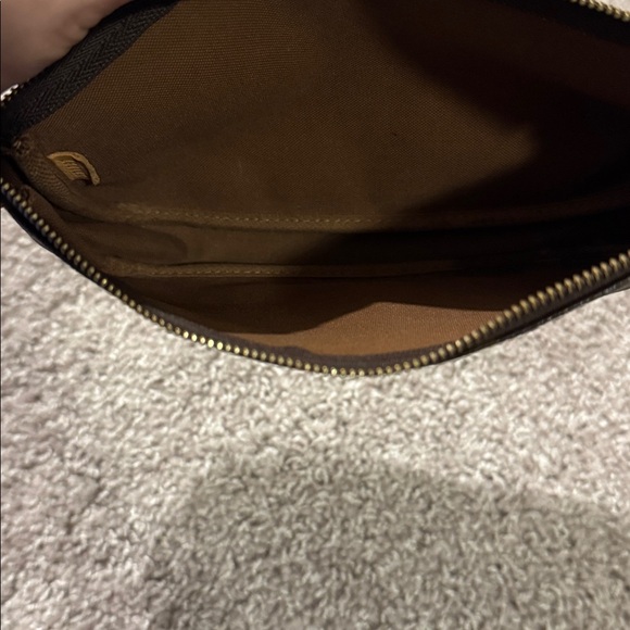 Classic Louis Vuitton Monogram Pochette - Picture 11 of 12
